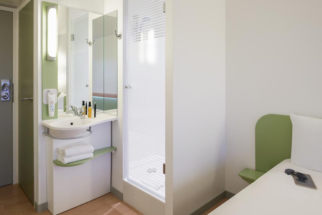 Ibis Budget Bern Expo Rum bild